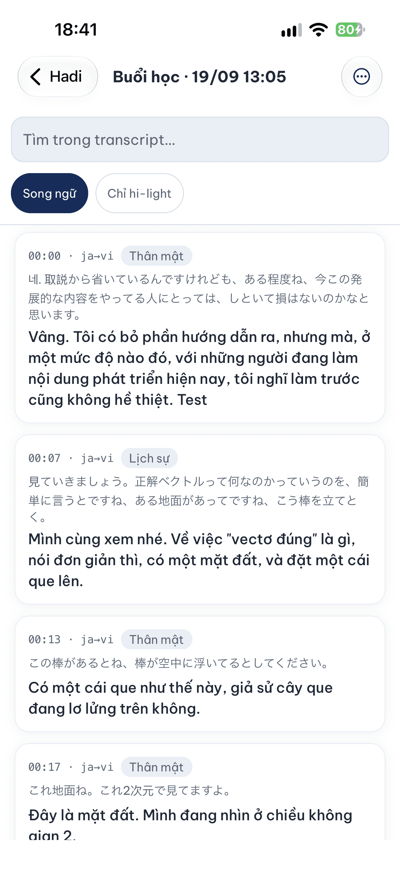 Cận cảnh vài câu phụ đề, mỗi câu có một chip nhỏ ghi Trang trọng hoặc Thân mật ở đầu dòng