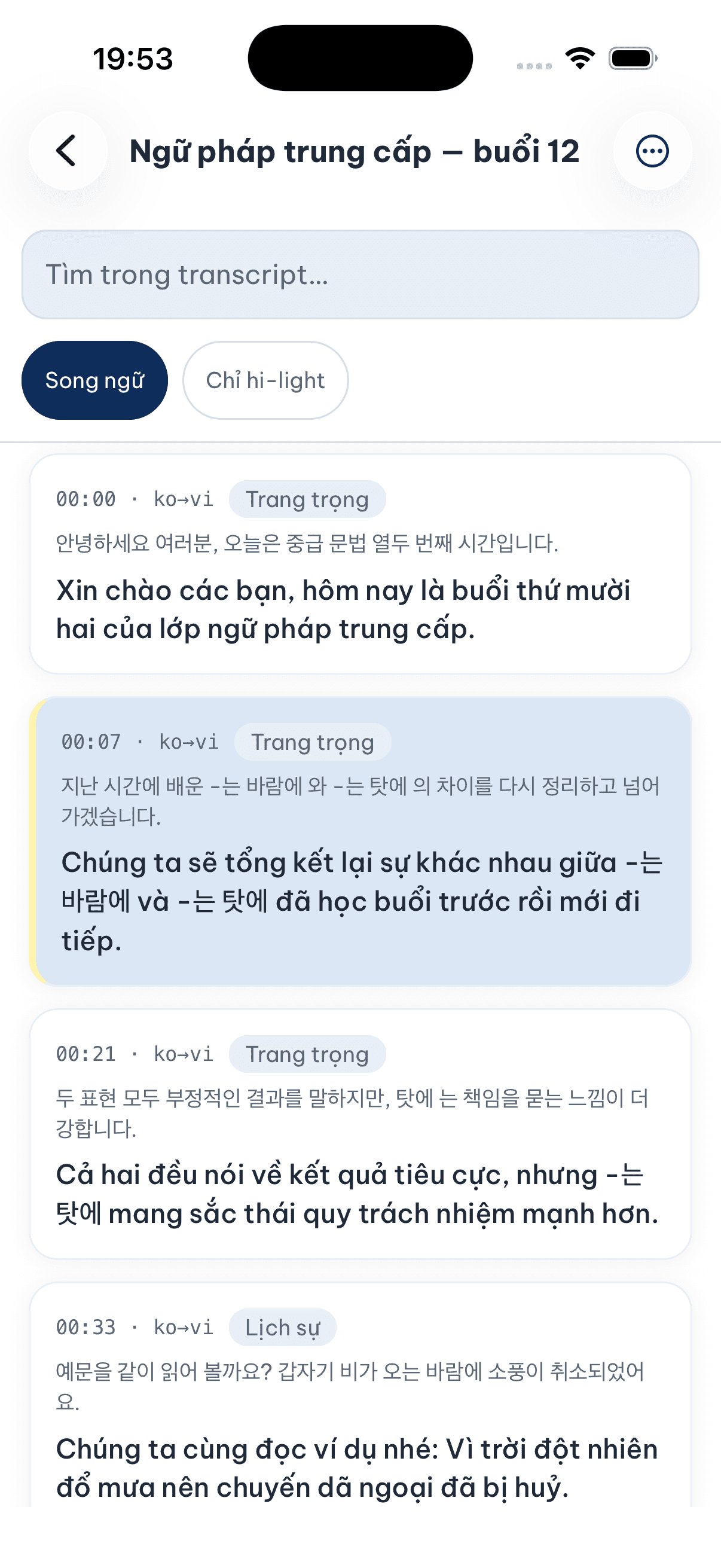Màn xem lại một buổi học, từng đoạn tiếng Hàn kèm bản dịch tiếng Việt, phía trên có chip Song ngữ đang bật