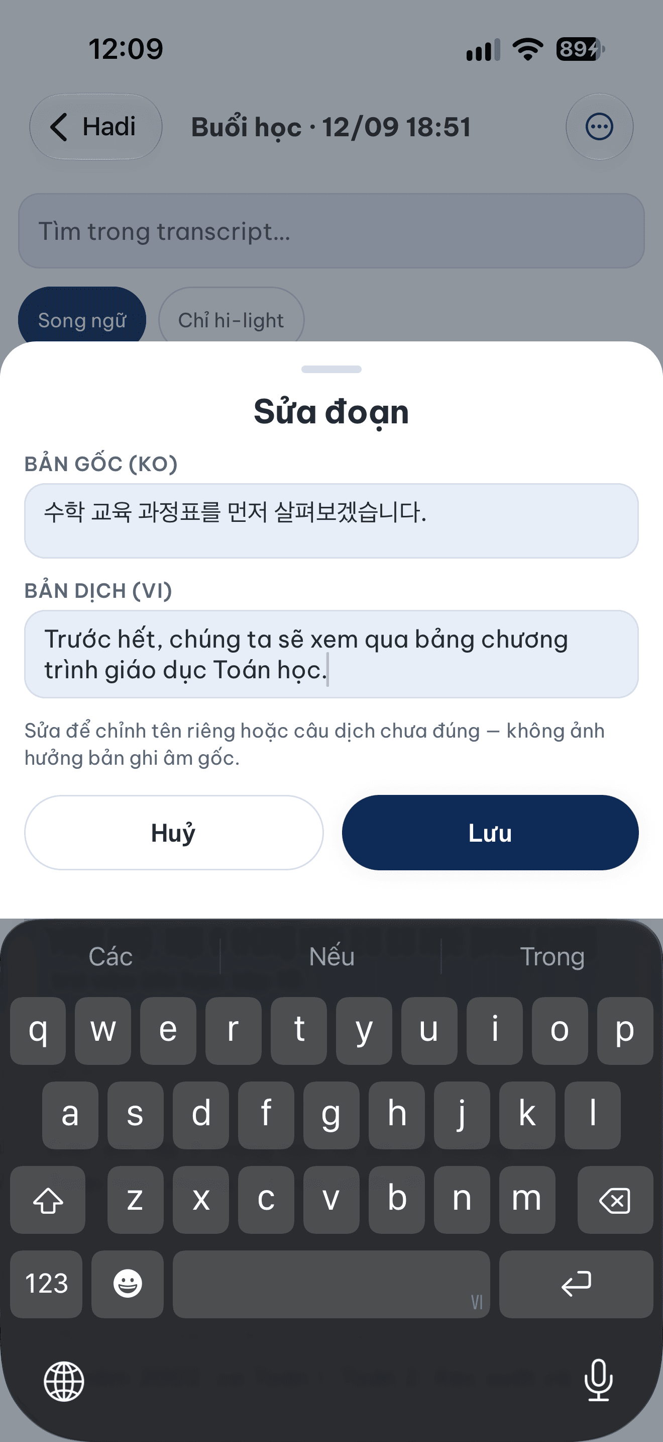 Một đoạn transcript đang ở chế độ sửa, ô nhập chữ mở ra ngay tại vị trí đoạn đó
